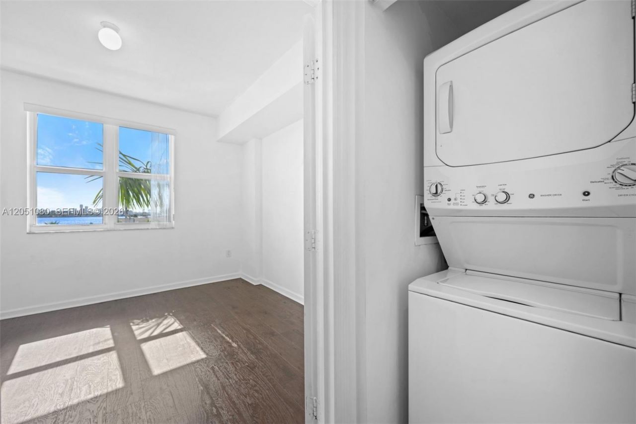 7910 Harbor Island Dr, Unit 402, North Bay Village, FL 33141 Photo
