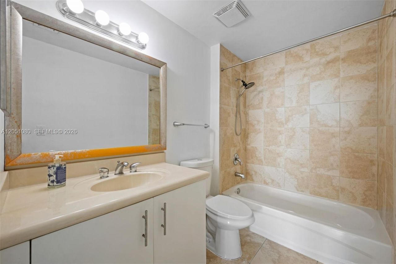 7910 Harbor Island Dr, Unit 402, North Bay Village, FL 33141 Photo