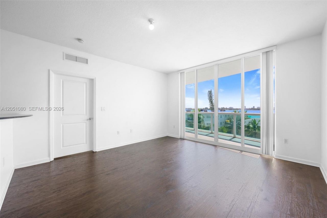 7910 Harbor Island Dr, Unit 402, North Bay Village, FL 33141 Photo