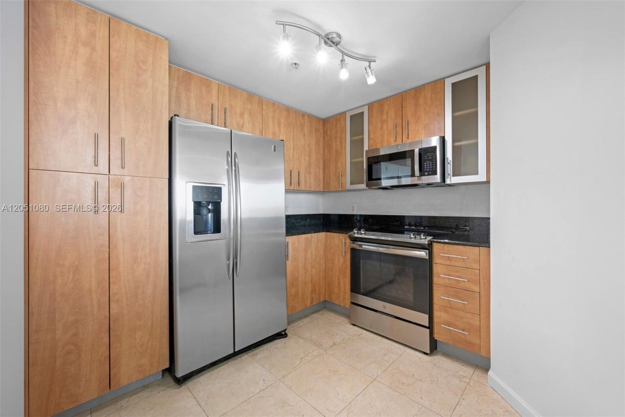 7910 Harbor Island Dr, Unit 402, North Bay Village, FL 33141 Photo