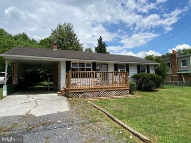 518 ASH STREET , STRASBURG, VA 22657