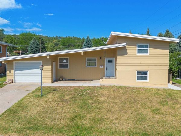 121 PINEDALE DR, Rapid City, SD 57702