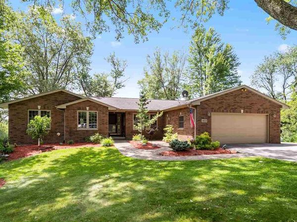 4823 NE Rapid Creek Rd, Iowa City, IA 52240
