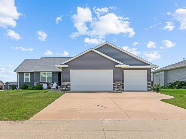 2793 Creekview Trail, Palo, IA 52324