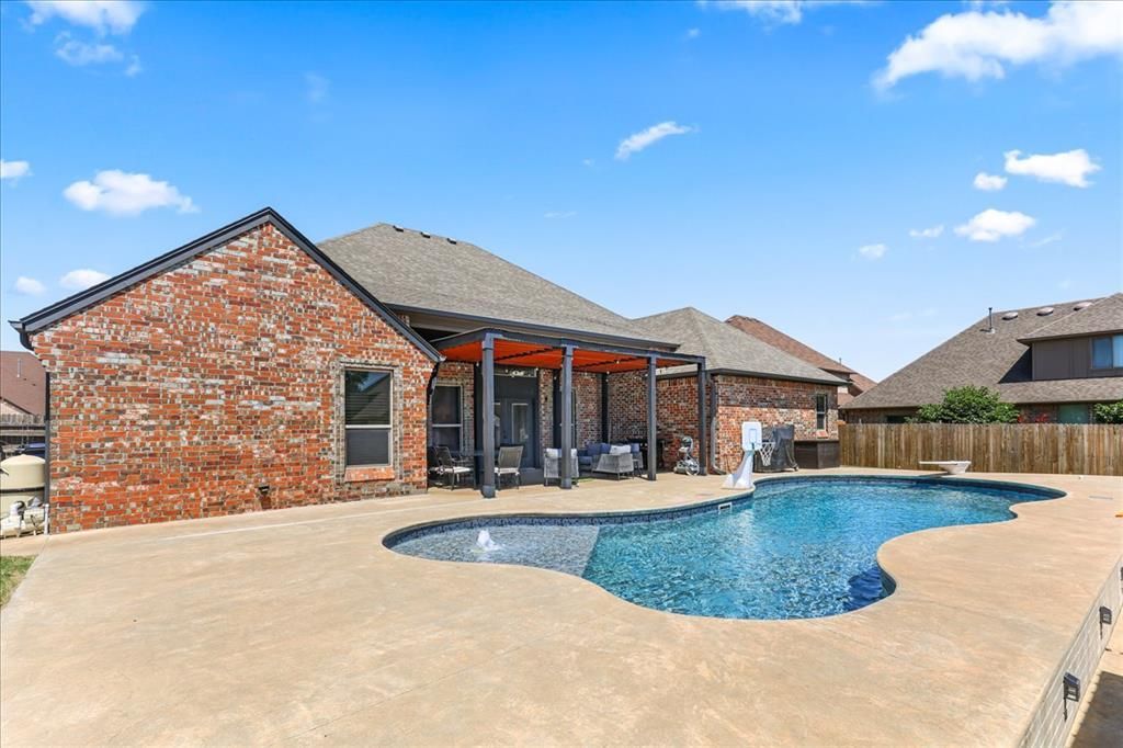 13332 Ambleside Drive, Yukon, OK 73099 Main Photo