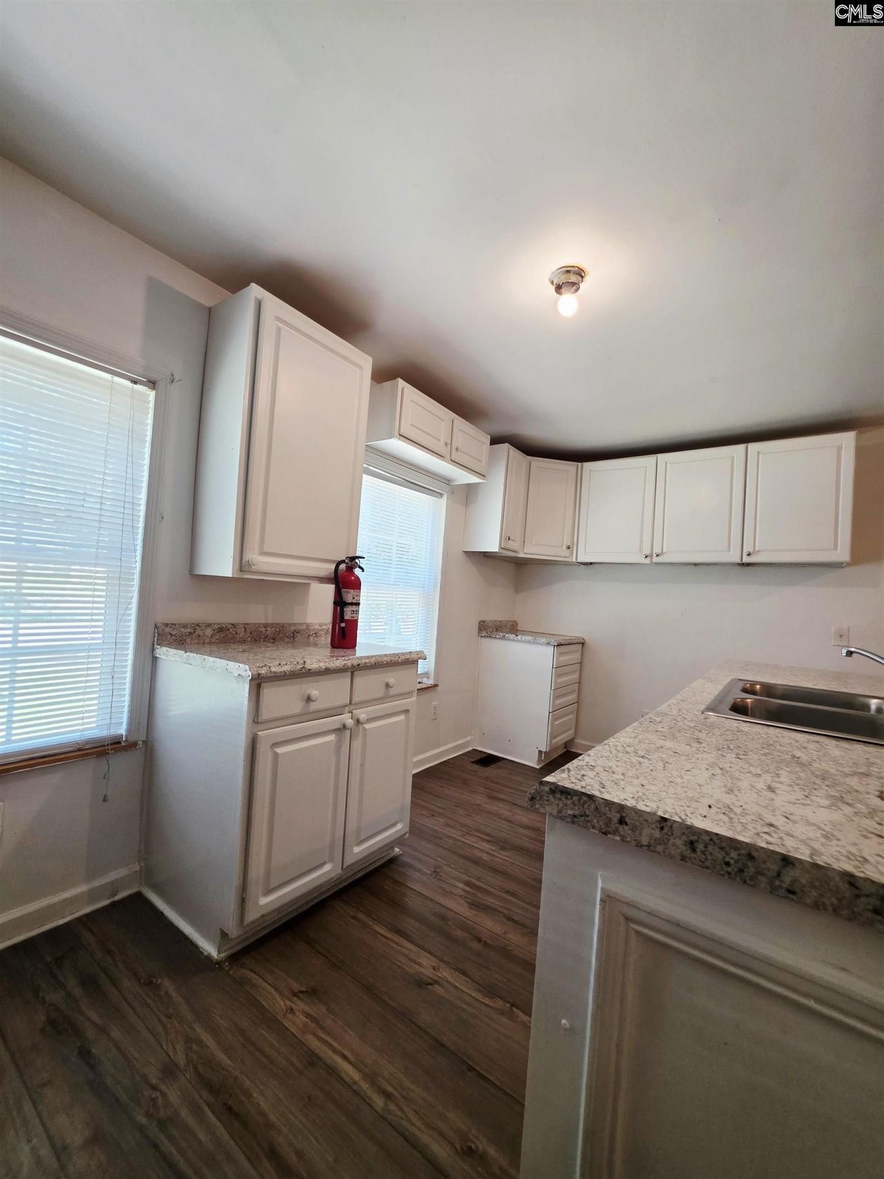 401 Claredon Street Photo 11