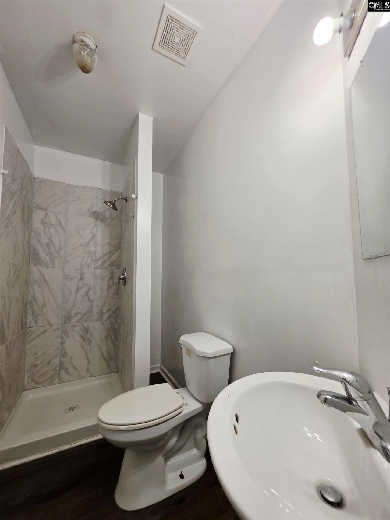 401 Claredon Street Photo 17