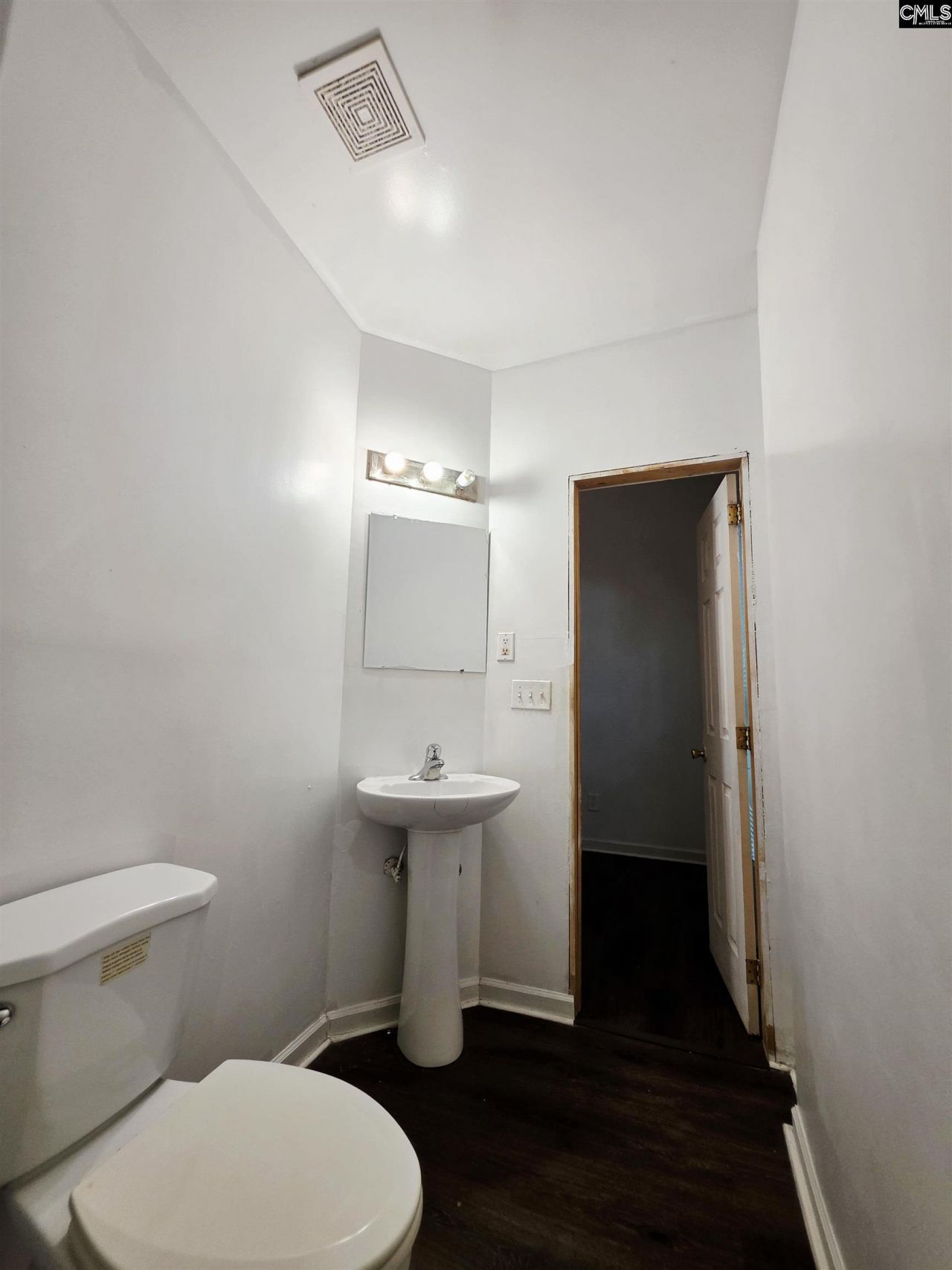 401 Claredon Street Photo 19