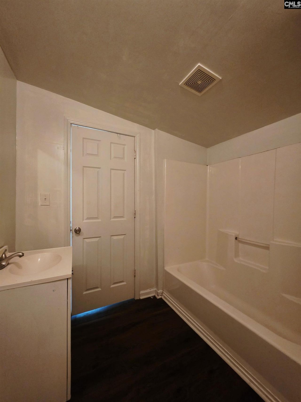 401 Claredon Street Photo 44