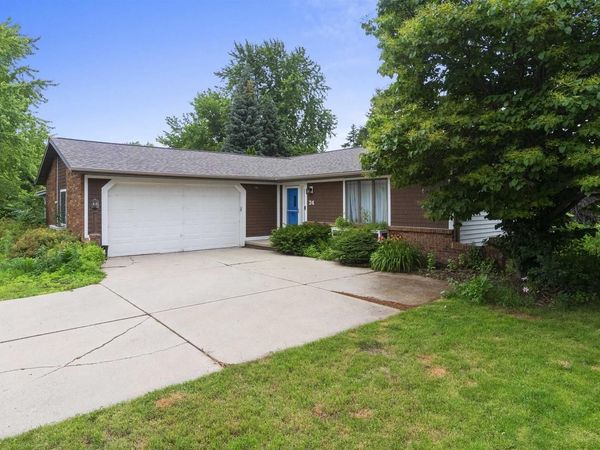 24 GREVES COURT, Appleton, WI 54914