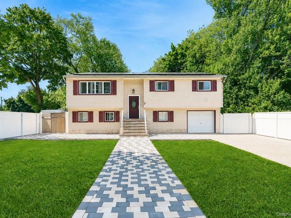 9 Hamlin Avenue , West Babylon, NY 11704
