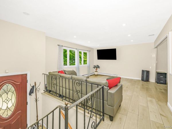 9 Hamlin Avenue , West Babylon, NY 11704