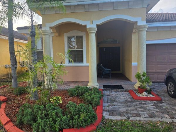 15103 SW 11th Ln , Miami, FL 33194