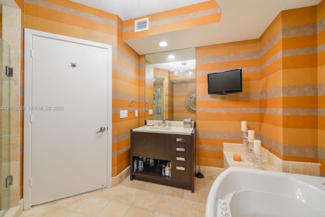 18201 Collins Ave, Unit 1604, Sunny Isles Beach, FL 33160 Photo