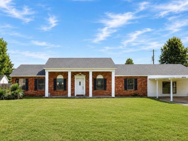 609 S Ozark Avenue S, Trumann, AR 72472
