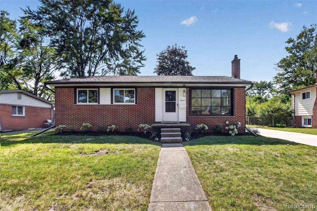 20951 Meadowlark Street, Farmington, MI 48336 Main Photo
