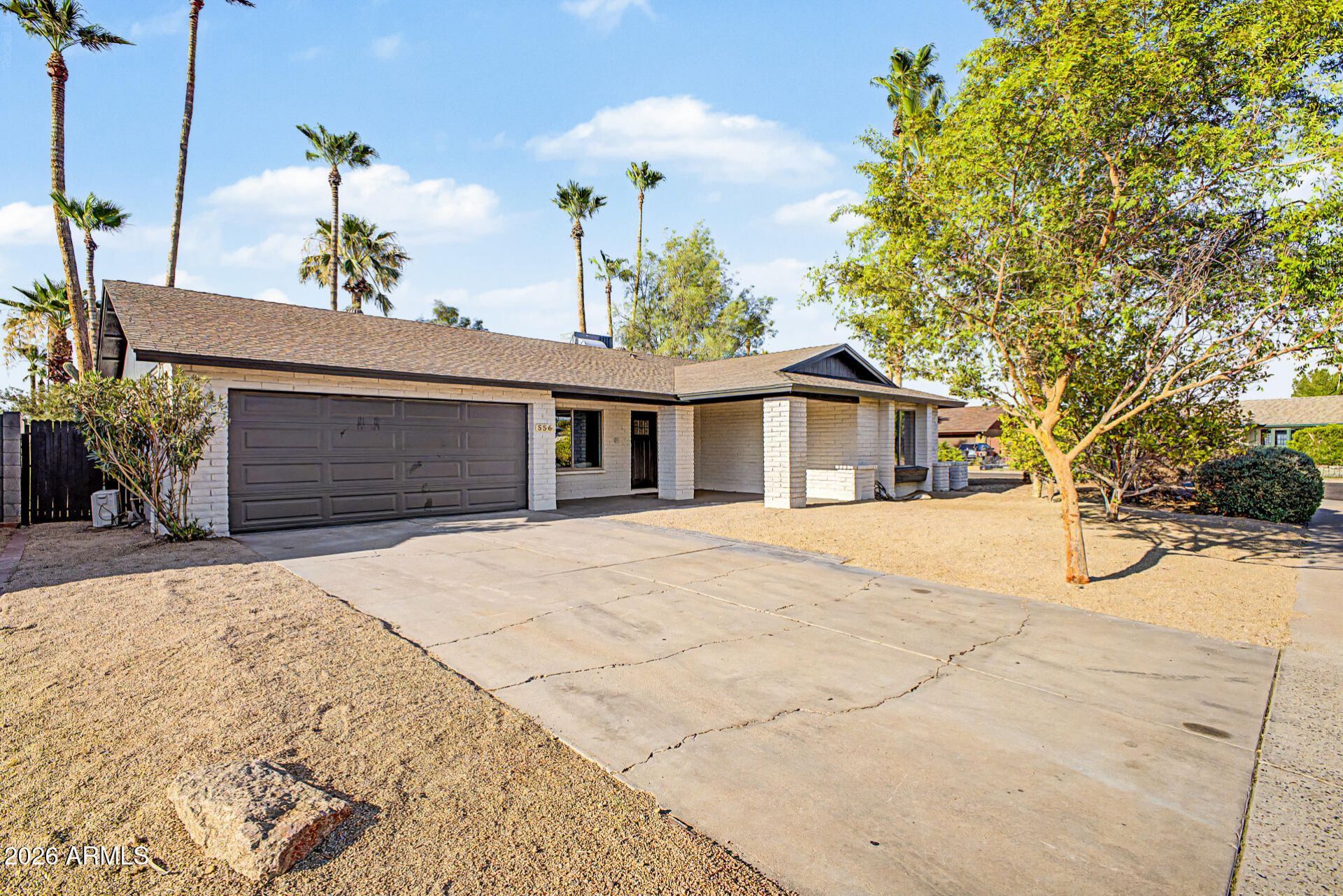 556 W Kiva Avenue, Mesa, AZ 85210 Main Photo