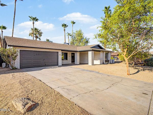 556 W KIVA Avenue, Mesa, AZ 85210