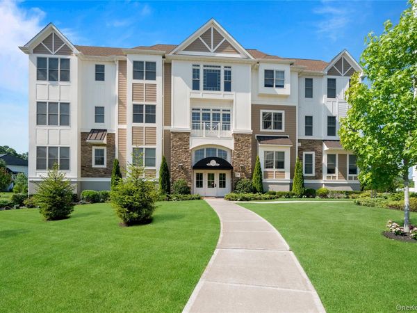 19303 Aspenwood Drive , Plainview, NY 11803