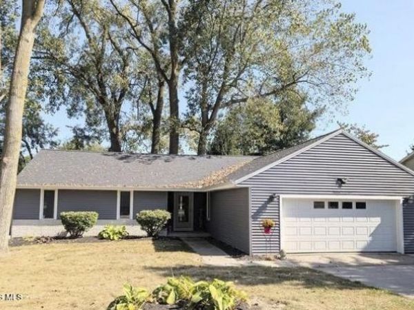 1338 N Park Lane , Wauseon, OH 43567
