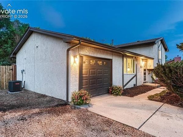 2045 Heathercrest Drive, Colorado Springs, CO 80915