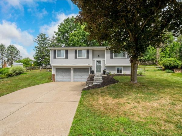 2760 Ravenwood Drive, Bridgeville, PA 15017