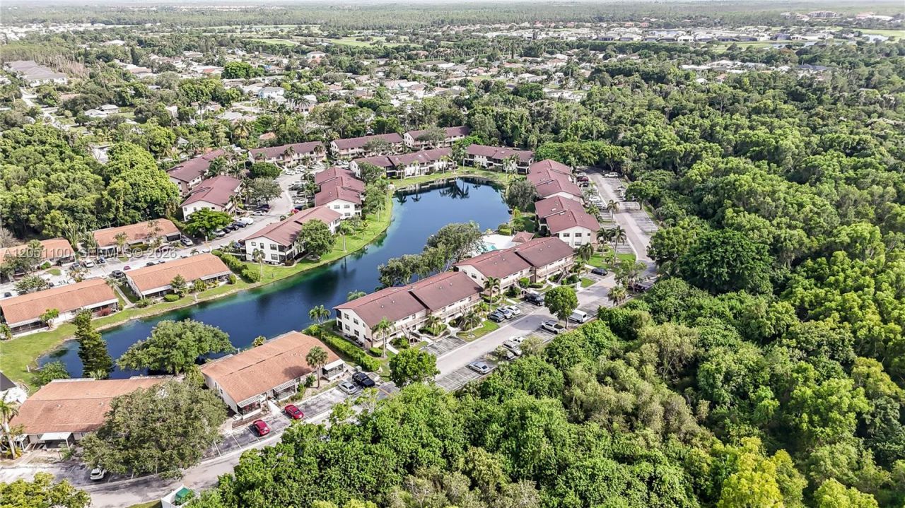 5361 Treetops Drive , Unit 201, Naples, FL 34113 Photo