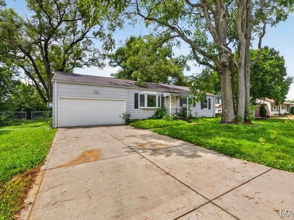 2610 Susan Avenue , St Charles, MO 63301