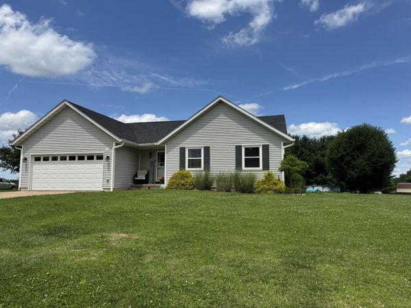 1204 NE 5th Avenue , Aledo, IL 61231