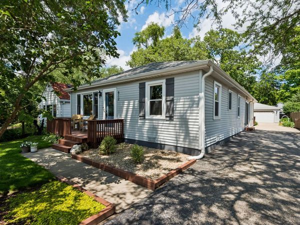812 Lake Shore Drive , Wauconda, IL 60084