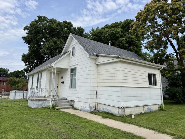 703 Park Place , Sterling, IL 61081