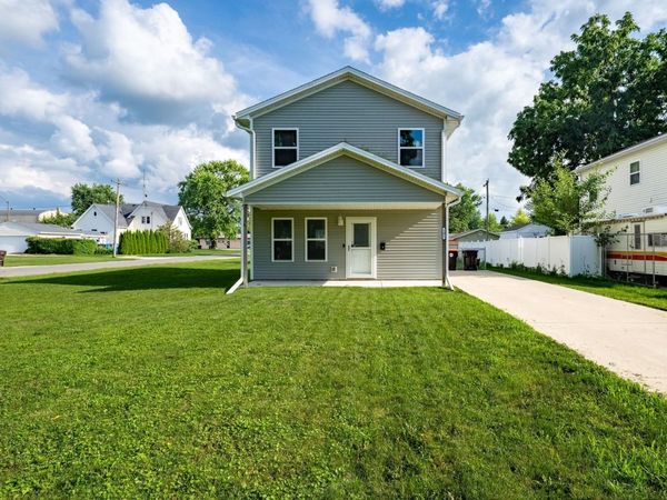 101 W Oak Street , Leroy, IL 61752