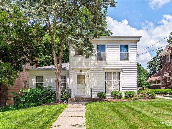 384 E Chicago Street , Elgin, IL 60120
