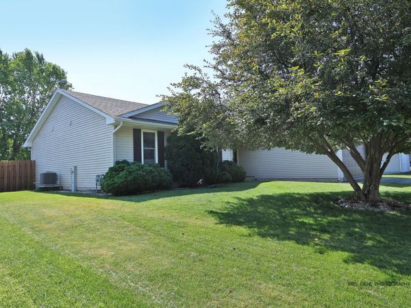 608 Wimbleton Trail , McHenry, IL 60050