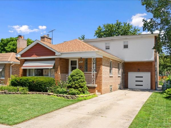 9253 S Sacramento Avenue , Evergreen Park, IL 60805