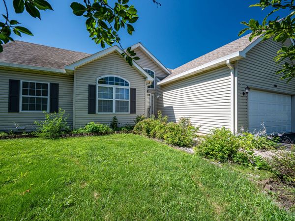 204 Magnolia Drive , North Aurora, IL 60542