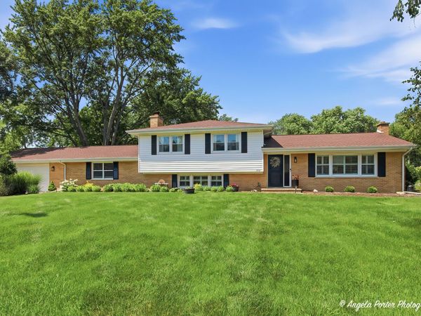 152 Foxwood Lane , Barrington, IL 60010