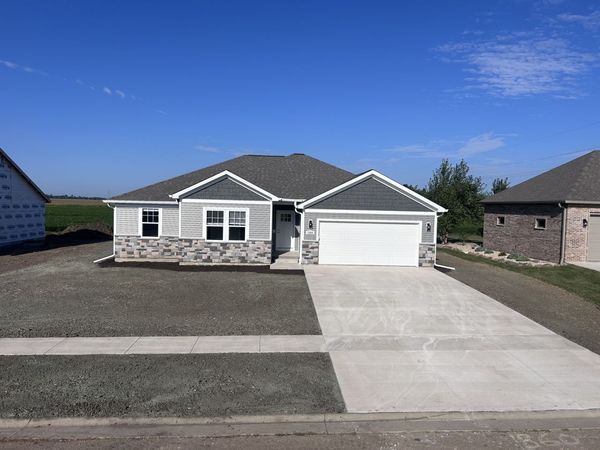 1860 Sycamore Street, Peru, IL 61354