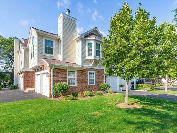 622 Grosse Pointe Circle , Vernon Hills, IL 60061