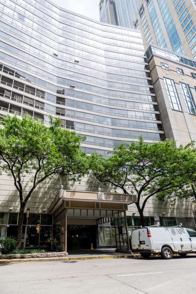 110 E Delaware Place, Unit 1804, Chicago, IL 60611 Main Photo
