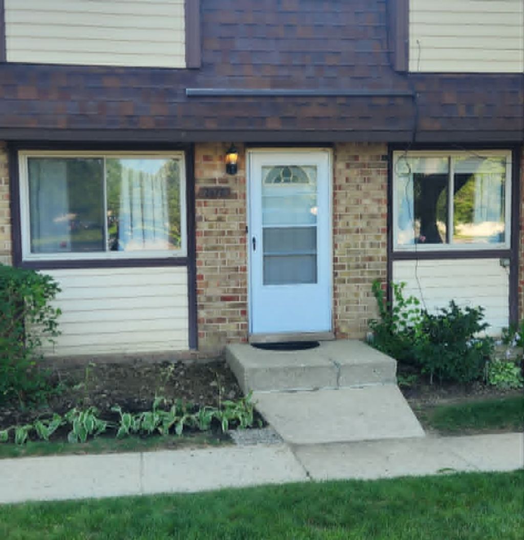 2678 Woodview Court, Waukegan, IL 60087