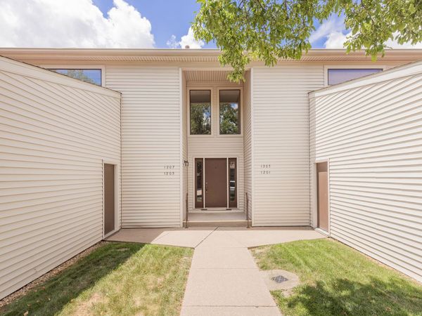 1205 35th Street Drive , Unit none, Moline, IL 61265