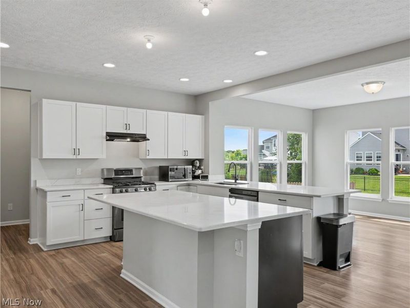 37379 Hunter Lake Drive, North Ridgeville, OH 44039 Photo 5