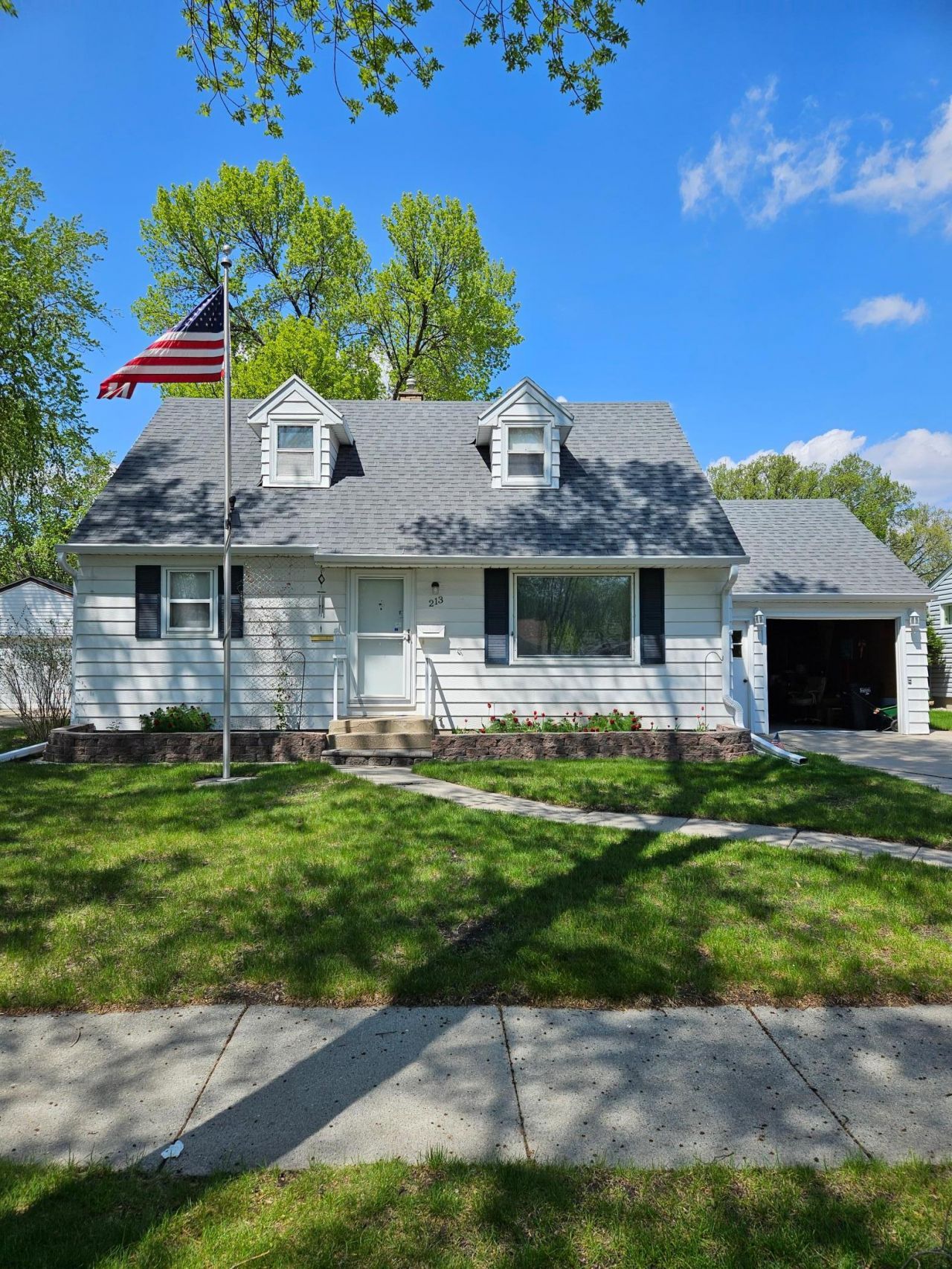 213 23rd Avenue N primary photo