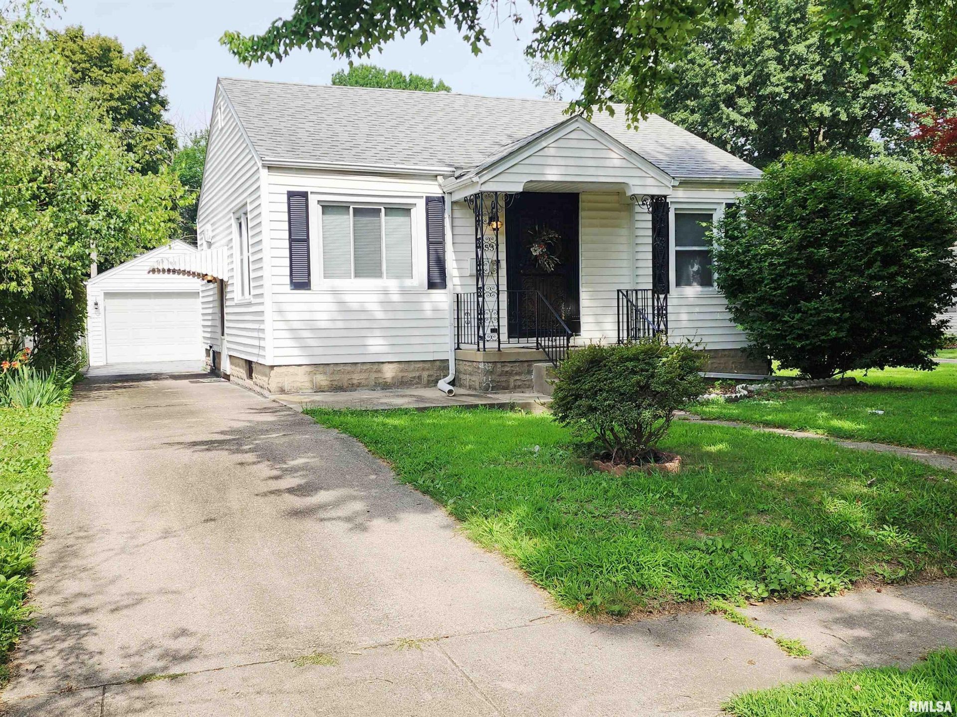 2537 Holmes Avenue, Springfield, IL 62704 Main Photo