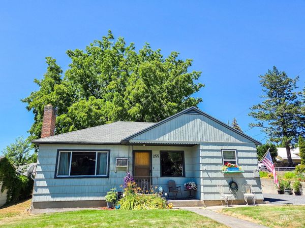 255 N Pine St, Genesee, ID 83832