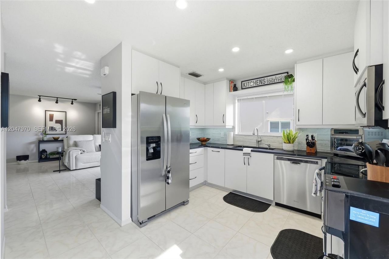 1725 SW 109th Ter, Davie, FL 33324 Photo