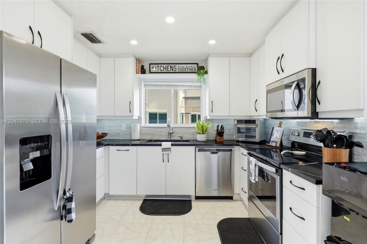 1725 SW 109th Ter, Davie, FL 33324 Photo