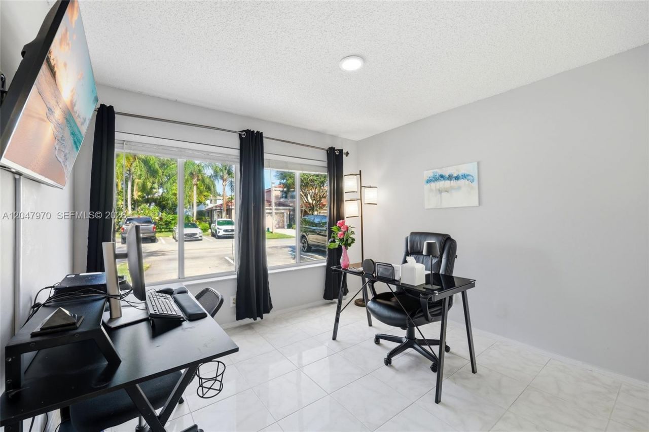 1725 SW 109th Ter, Davie, FL 33324 Photo