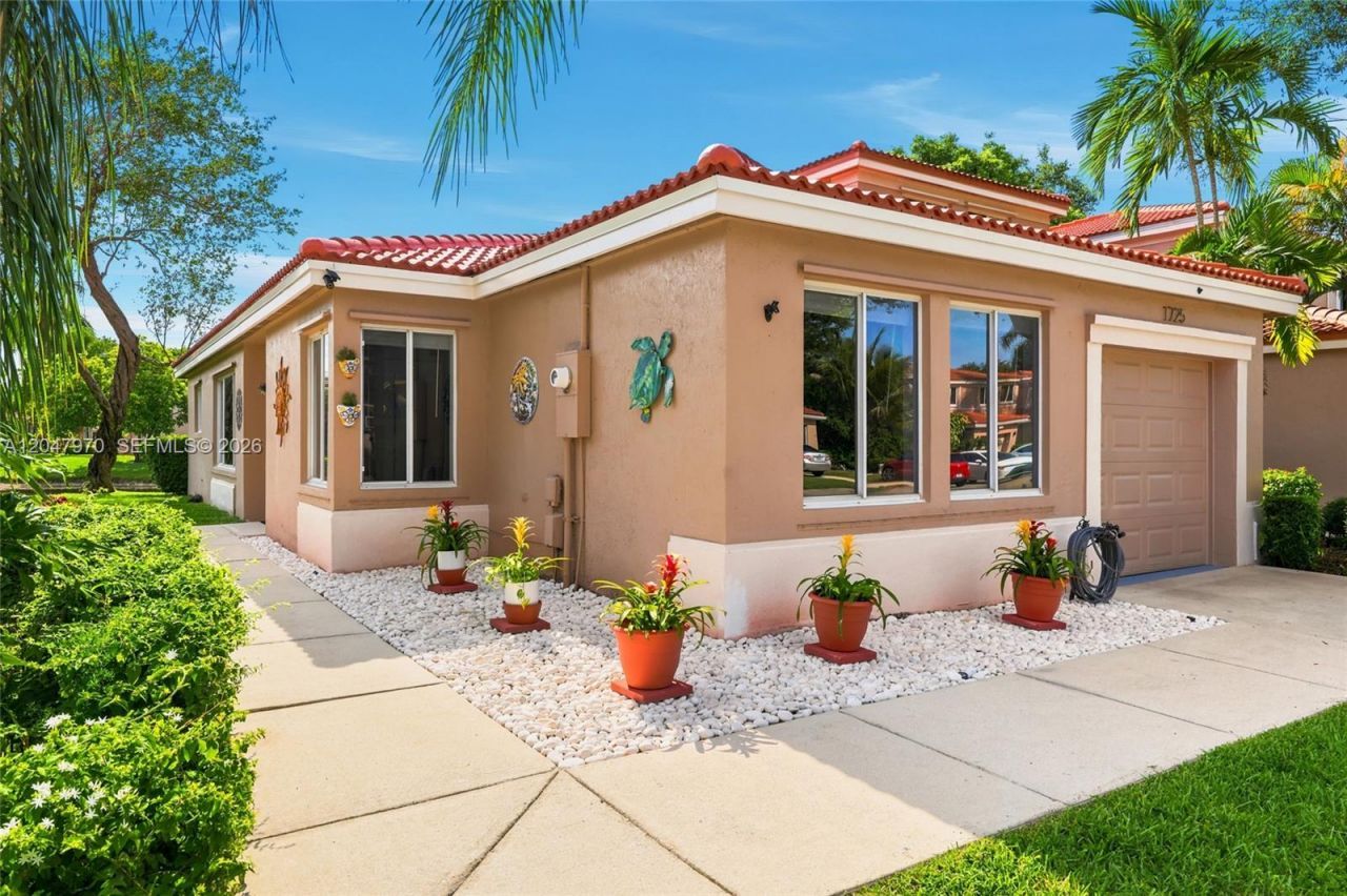 1725 SW 109th Ter, Davie, FL 33324 Photo